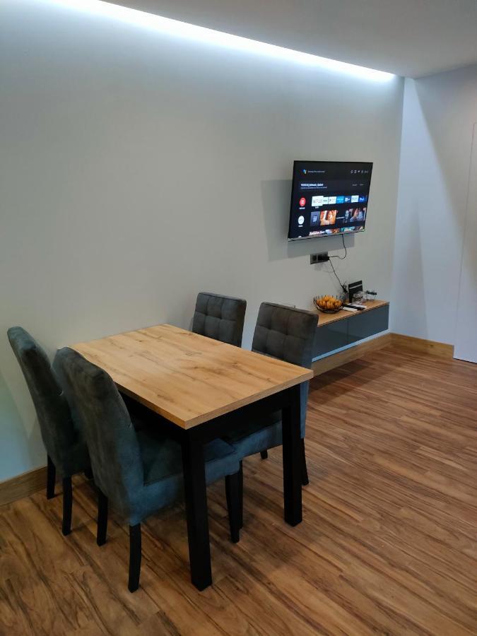 Nad Jeziorem Apartment *